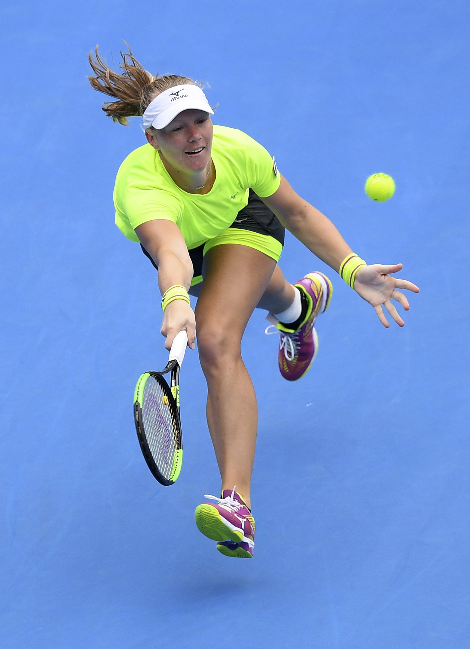 关于穆古鲁扎在掘金比赛中刷新纪录斯图加特围绕全明星赛强势反弹，现场解说直呼：Karsa在掘金比赛中绝杀的信息